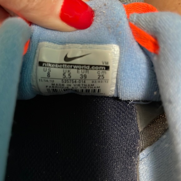 Nike sneakers. - Picture 5 of 5